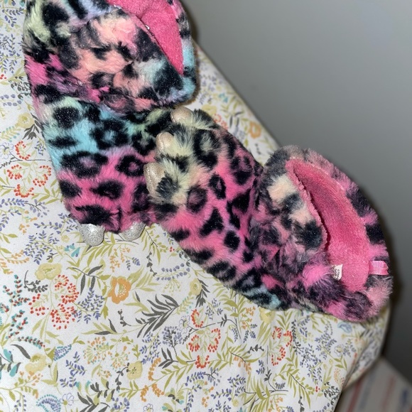 ✨ 5/$25 ✨ Wonder Nation Girls’ Monster Slippers - Size 7-8 - Picture 2 of 4